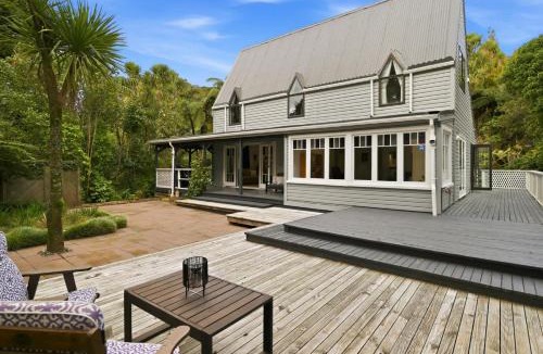 Okere Falls House | Okere Bush Retreat - Sauna Spa Sleeps 8