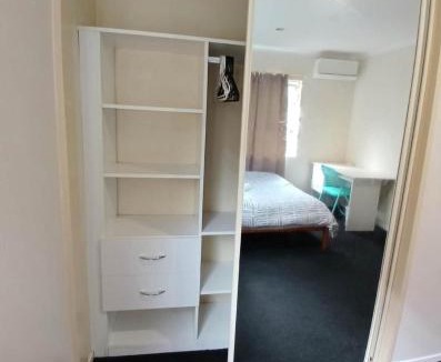 Sandringham House | Comfortable Private Room near St Lukes
