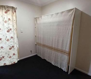 Sandringham House | Comfortable Private Room near St Lukes