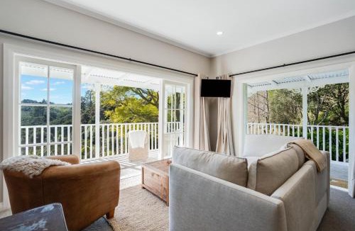 Bombay Villa | Saddlers Cottage by Homello
