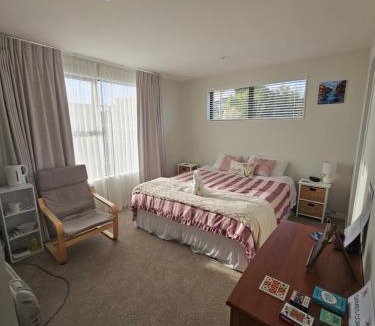 Devonport Bed & Breakfast | Large bedroom with en-suite in a new house Devonport