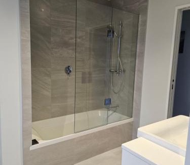Devonport Bed & Breakfast | Large bedroom with en-suite in a new house Devonport