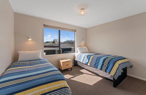 Rainbow Point House | Rainbow Lake House - Lake Taupō Holiday Home