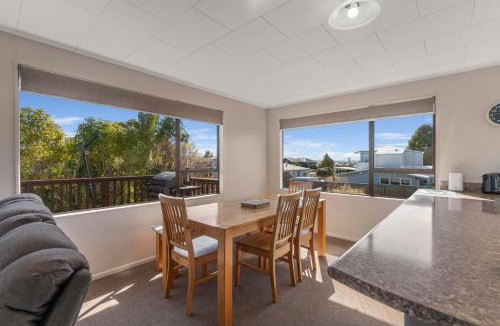 Rainbow Point House | Rainbow Lake House - Lake Taupō Holiday Home