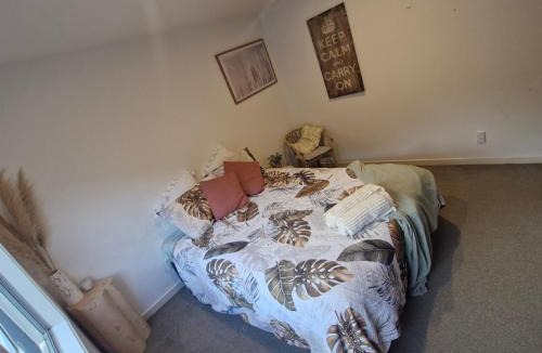 Mount Maunganui House | Near beach guest room