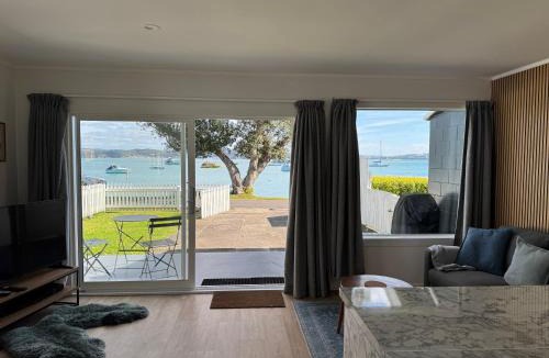 Russell House | LAST ON THE STRAND, RUSSELL - The NEST