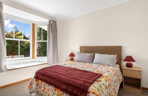 Kaiteriteri House | Kauri Cottage at Marble Hills - Marahau Holiday Home