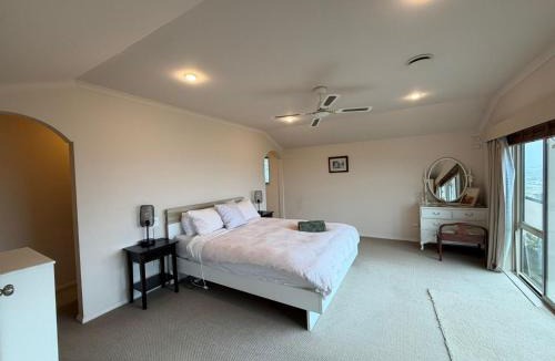 Christchurch House | Family Friendly 4 Bedroom Home With Panoramic Views