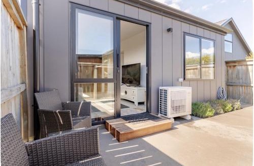 Kawarau Falls House | Couples Escape Getaway 1BR Self Contained