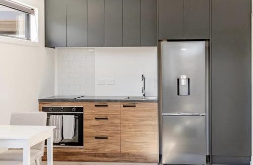 Kawarau Falls House | Couples Escape Getaway 1BR Self Contained