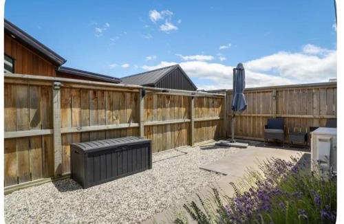 Kawarau Falls House | Couples Escape Getaway 1BR Self Contained
