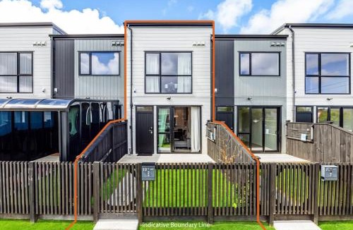 Auckland House | Auckland Airport Retreat