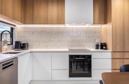 Saint Albans Apartment | Opulence On Onslow with Free Parking