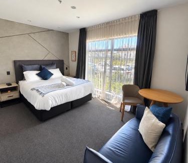 Christchurch City Centre Apartment | Walk to Stadium, large 1bed & Parking