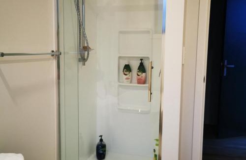 Papamoa Beach House | Papamoa Private Room & Bathroom
