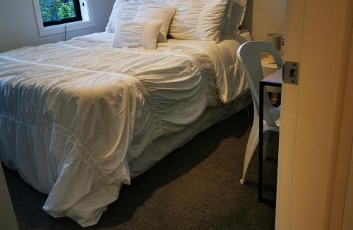 Papamoa Beach House | Papamoa Private Room & Bathroom