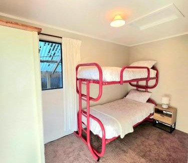 Mosgiel House | Saddleview Cottage - Horse and Pet Friendly