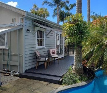 Narrow Neck House | Devonport Palms Studio