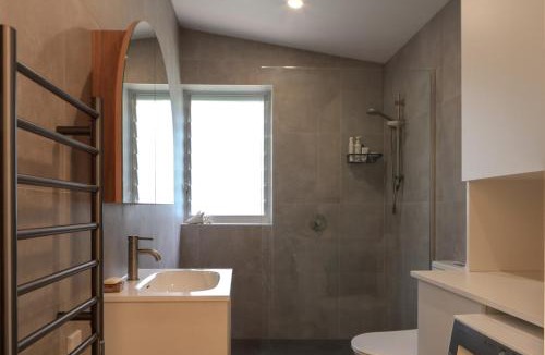 Titirangi House | New York in Titirangi!