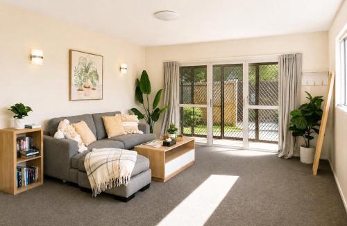 Burnside House | 2-Bedroom Cottage Near Airport with Garden & Parking