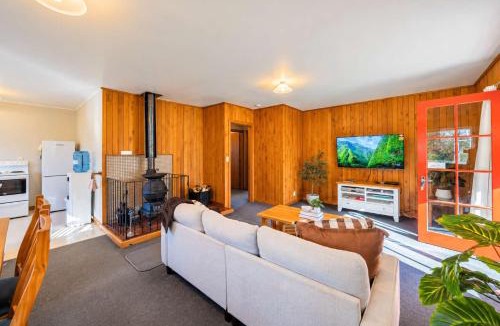 Burkes Pass House | Wildwood Cottage - Cozy 2BR Secluded Stay