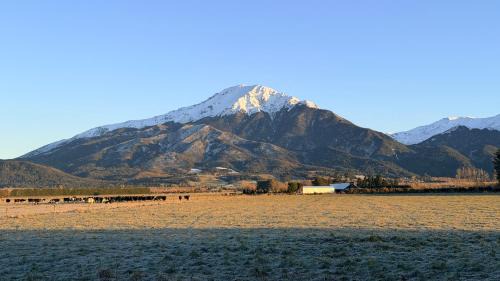 Staveley Apartment | Alpine View Lodge - A million dollar mountain view for everyone to enjoy