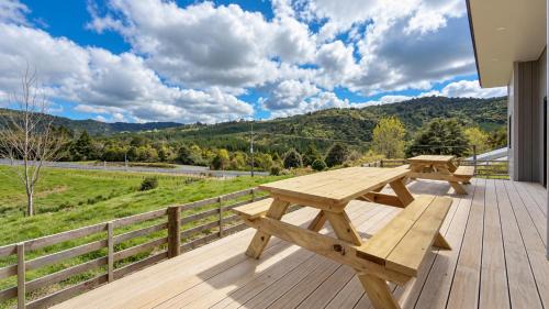 Kopu House | Road to Paradise Vacation Home - Mountain Views and Tranquility
