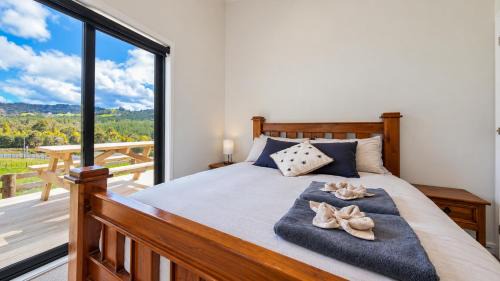 Kopu House | Road to Paradise Vacation Home - Mountain Views and Tranquility