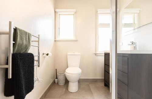 Halswell House | Halswell Haven a spacious 3BR Home for 7 up to 4 carpark