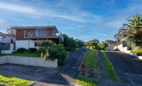 Bucklands Beach Apartment | Seabatical Retreat minutes from the beach
