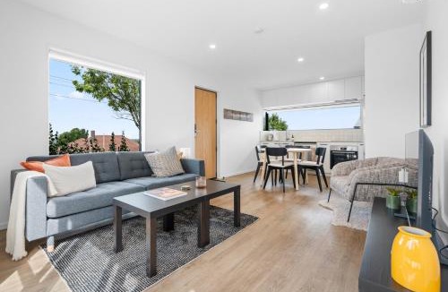 Auckland House | 3BDR Award Winning Home in peaceful cul de sac