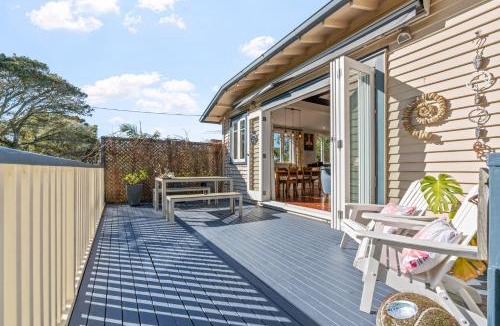 Bayswater Villa | Coastal Retreat close to Devonport Beaches
