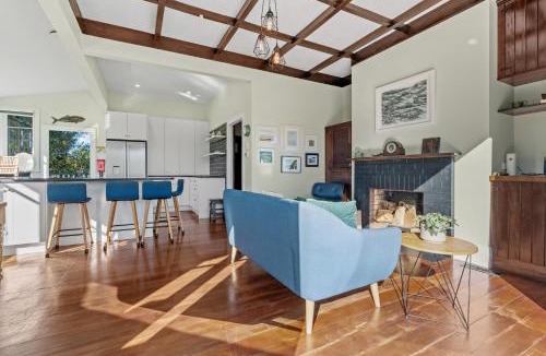 Bayswater Villa | Coastal Retreat close to Devonport Beaches