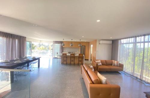 Opua Apartment | No10 A Boutique Harbour View Retreat