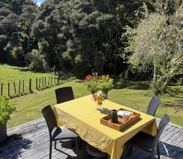 Waimauku Bed & Breakfast | Lulu's Cottage by Native Forest
