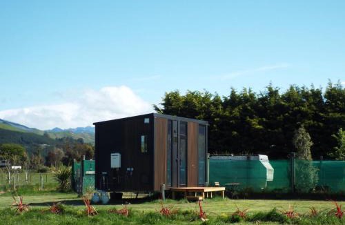 Wairau Valley House | Okuti Cottage by Tiny Away