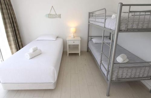 Patons Rock House | Patons Rock Latitude - Modern Getaway