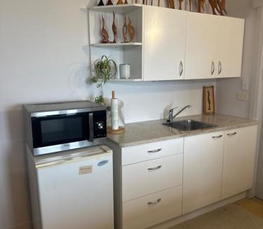 Stepneyville Apartment | Retro Seaview Studio