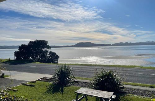 One Tree Point House | Big Beach house with 4 big bedrooms