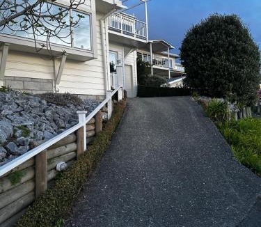 Stepneyville Apartment | Retro Seaview Studio