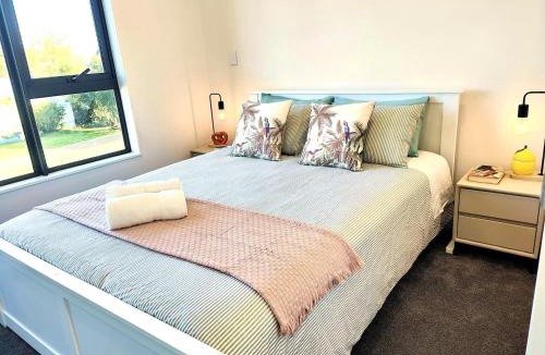 Mangere House | B AKL Airport Brand New Sleeps5 Free Parking