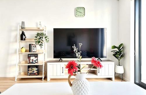 Mangere House | B AKL Airport Brand New Sleeps5 Free Parking