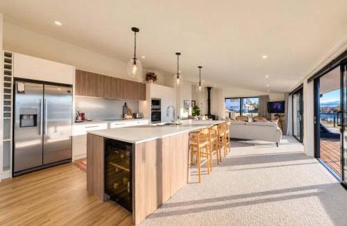 Lake Tekapo House | The Lookout with Lake Tekapo Views - Sleeps 6