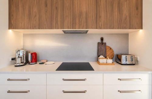 Lake Tekapo House | The Lookout with Lake Tekapo Views - Sleeps 6