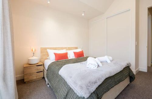 Hanmer Springs Apartment | Alpine View Apartment with EV Station!