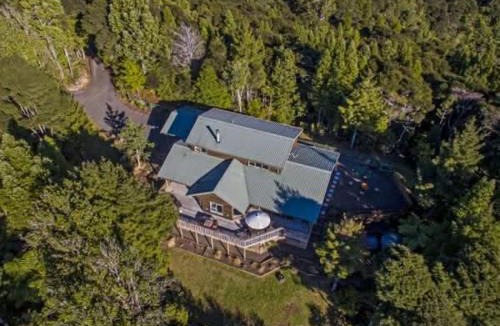 Kaimarama Cabin | Taranoho Adventure Stay - Coromandel Activity & Accommodation Lodge