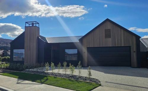 Lowburn House | Mount Pisa View Stay - Cromwell