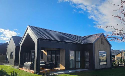 Lowburn House | Mount Pisa View Stay - Cromwell