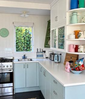Stanmore Bay House | Rosies cottage hideaway in Stanmore Bay with lovely seaview