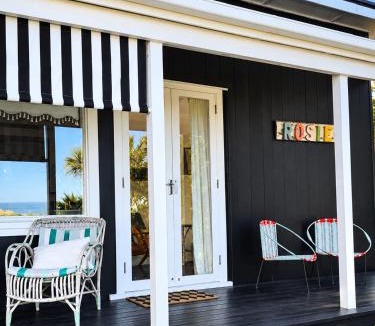 Stanmore Bay House | Rosies cottage hideaway in Stanmore Bay with lovely seaview